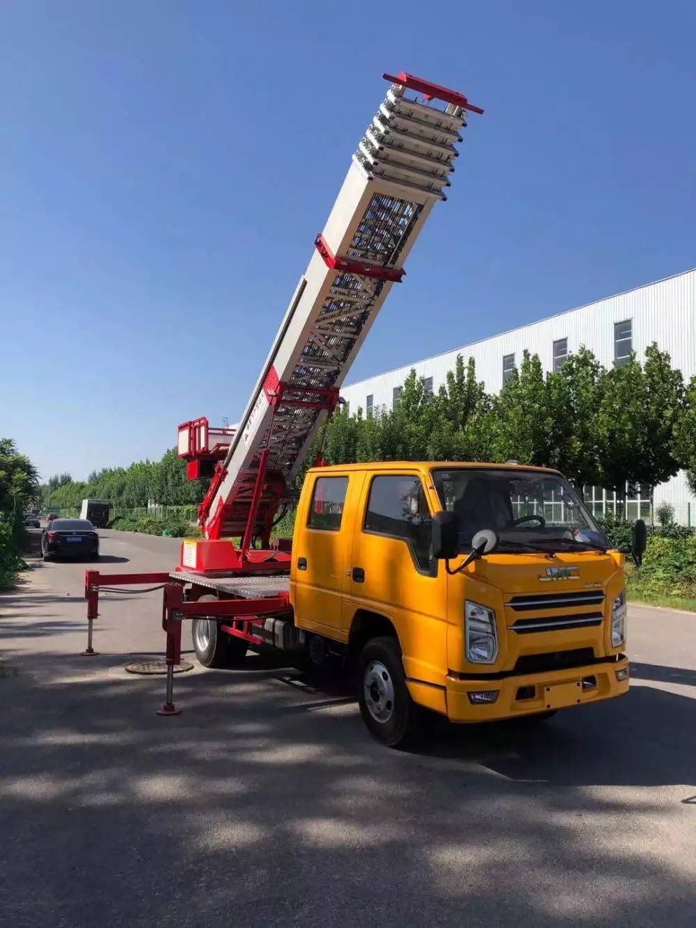 柏乡县附近的云梯车出租服务：轻松解决高空作业需求