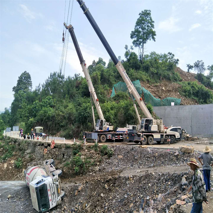 柏乡县汽车掉沟里叫吊车救援要多少钱